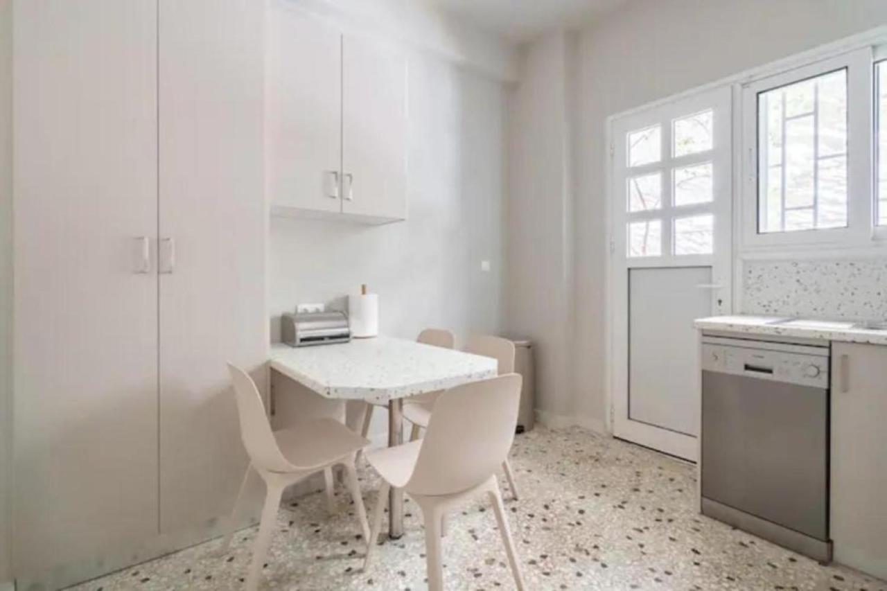 Flisvos Marina Refurbished Apartment Athens Exterior photo